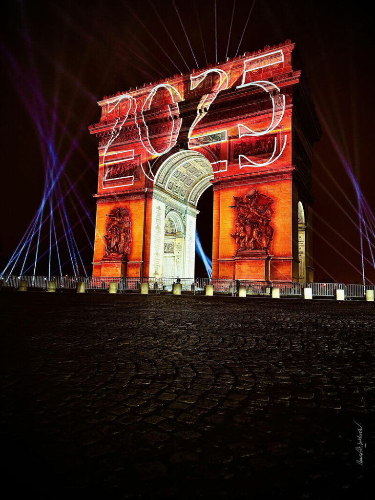 Nous fermons en effet avec une immense joie cette année 2024 où si nous devions faire un bilan factuel , nous pourrions dire que la France a réussi l'exploit à cette Genèse de 2025 d'être dans une situation totalement inédite dans son Histoire.